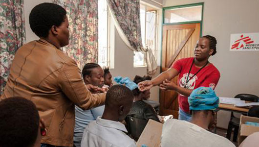 Club Comunitario para la Adherencia de MSF en KwaZulu-Natal. Foto: Greg Lomas / Scholars and Gentlemen / Médicos sin Fronteras
